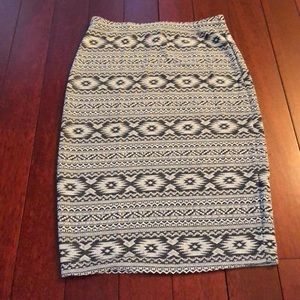 Long printed fitted skirt